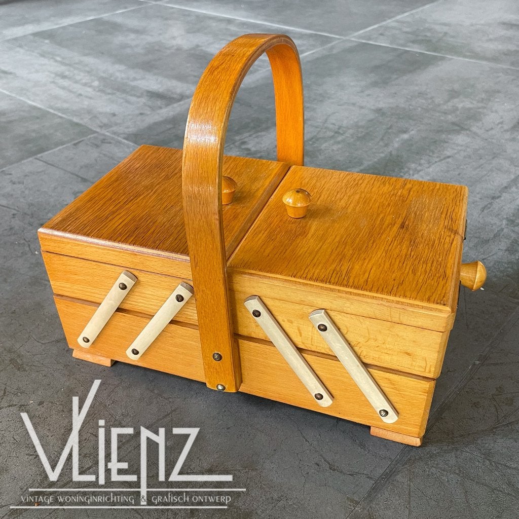 Vintage, retro, houten naaikistje uitklapbaar, fournituren, Verzamelen, Retro, Ophalen of Verzenden, Huis en Inrichting