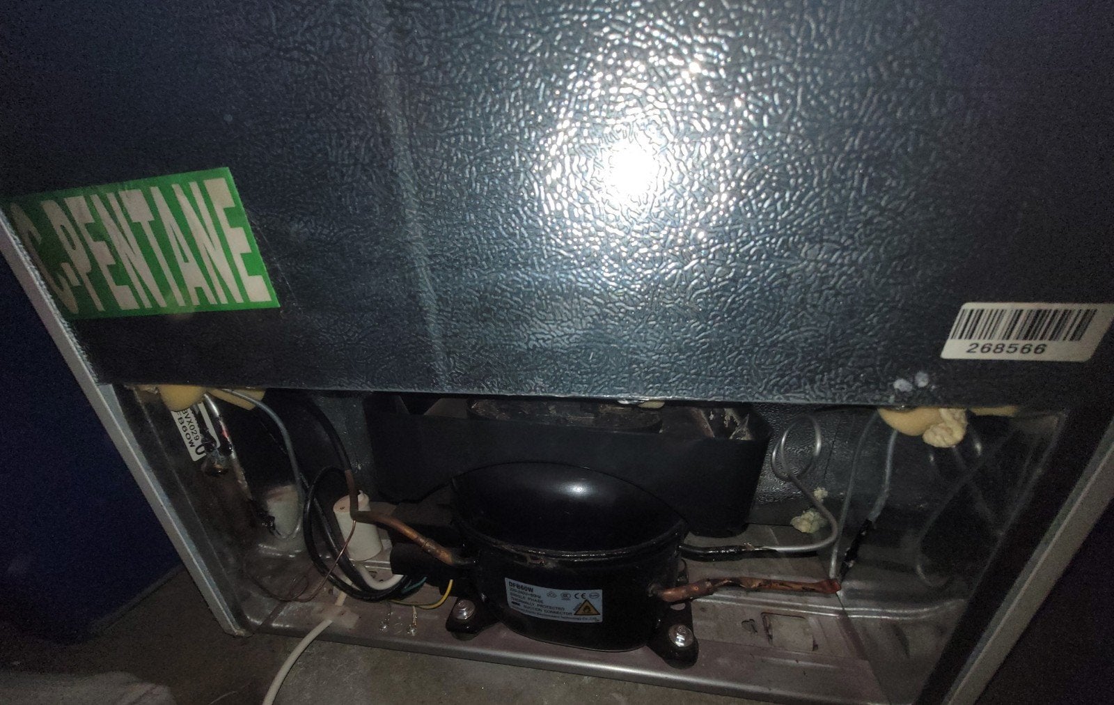 Nieuwe Rode Retro Koelkast - Bomann - Kras schade., 200 liter of meer, Ophalen of Verzenden, Nieuw, Met aparte vriezer