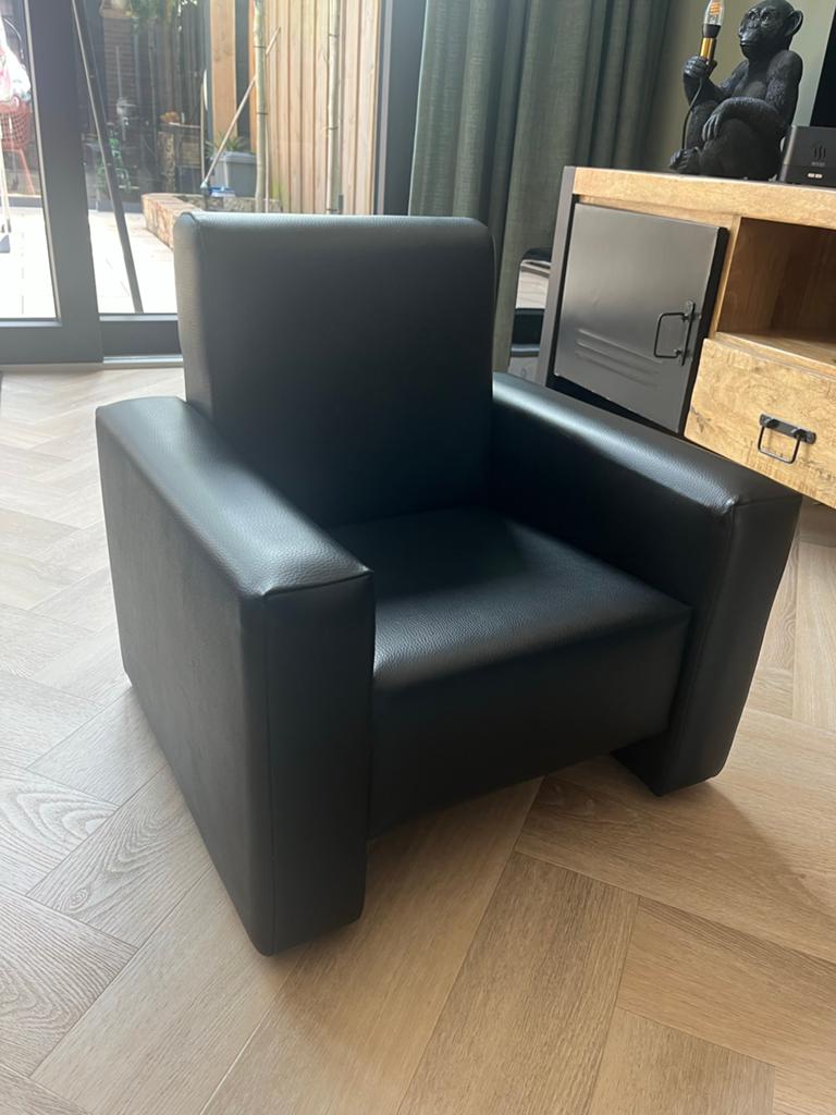 Zwarte Kinder fauteuil met  houten frame, Ophalen, Gebruikt, Stoel