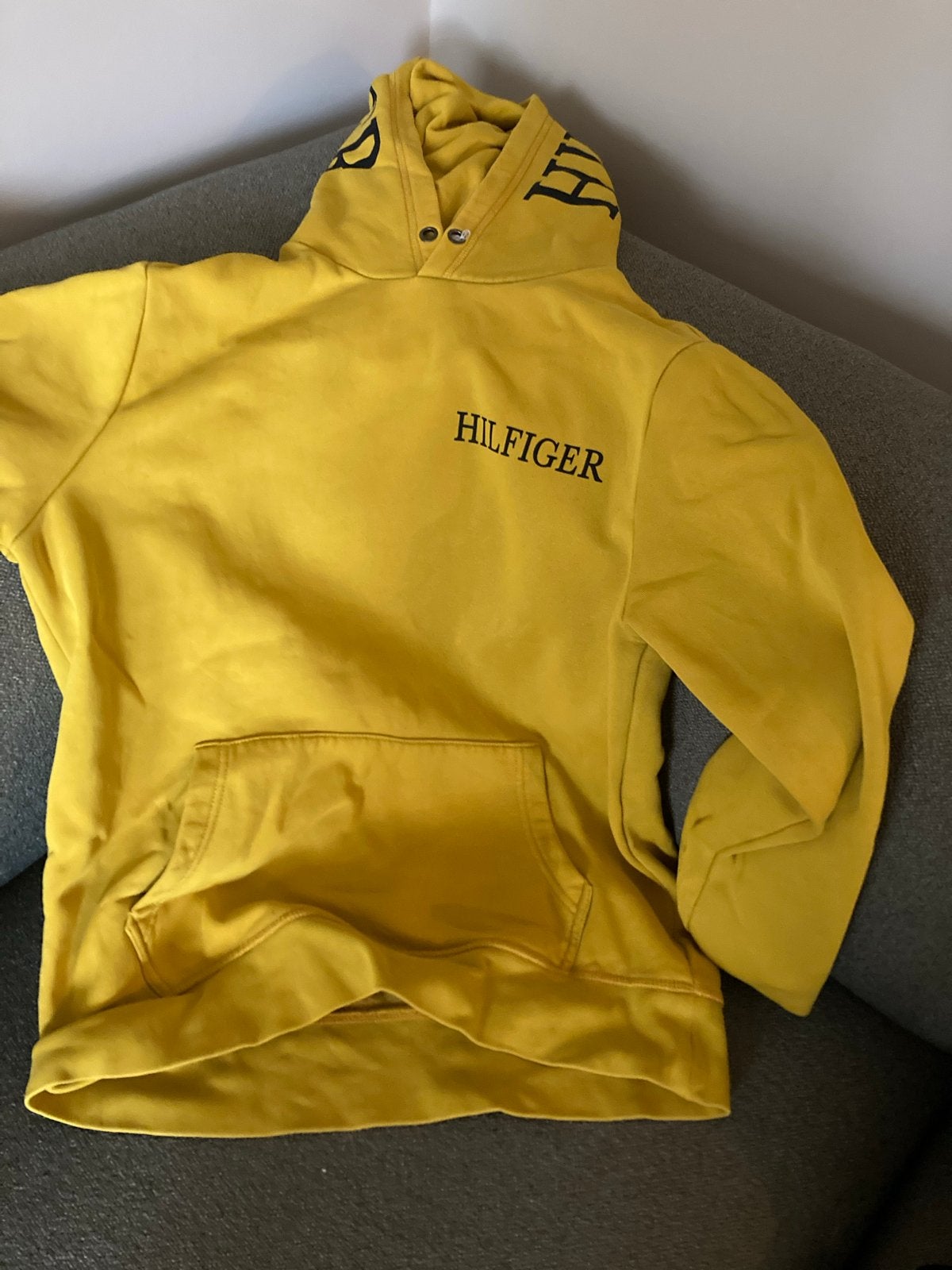 Tommy Hilfiger hoodie geel maat S, Ophalen of Verzenden, Gedragen, Maat 46 (S) of kleiner, Geel