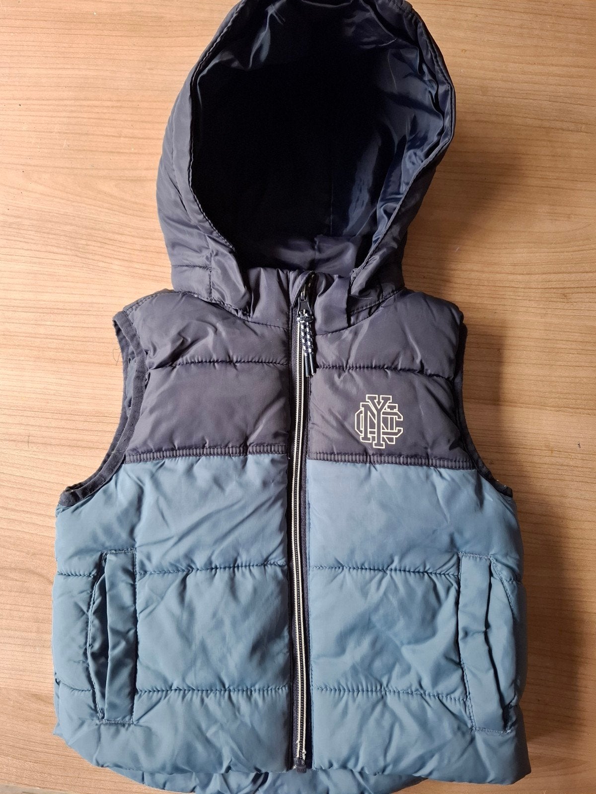 H&M Bodywarmer Blauw Maat 98/104 met Afneembare Capuchon, Kinderen en Baby's, Ophalen, Gebruikt, H&M, Jongen