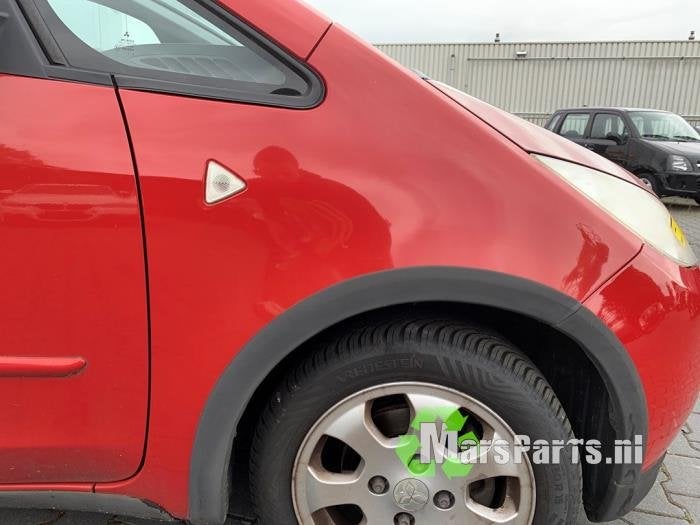 Scherm rechts-voor van een Mitsubishi Colt, Gebruikt, -, -, Ophalen of Verzenden