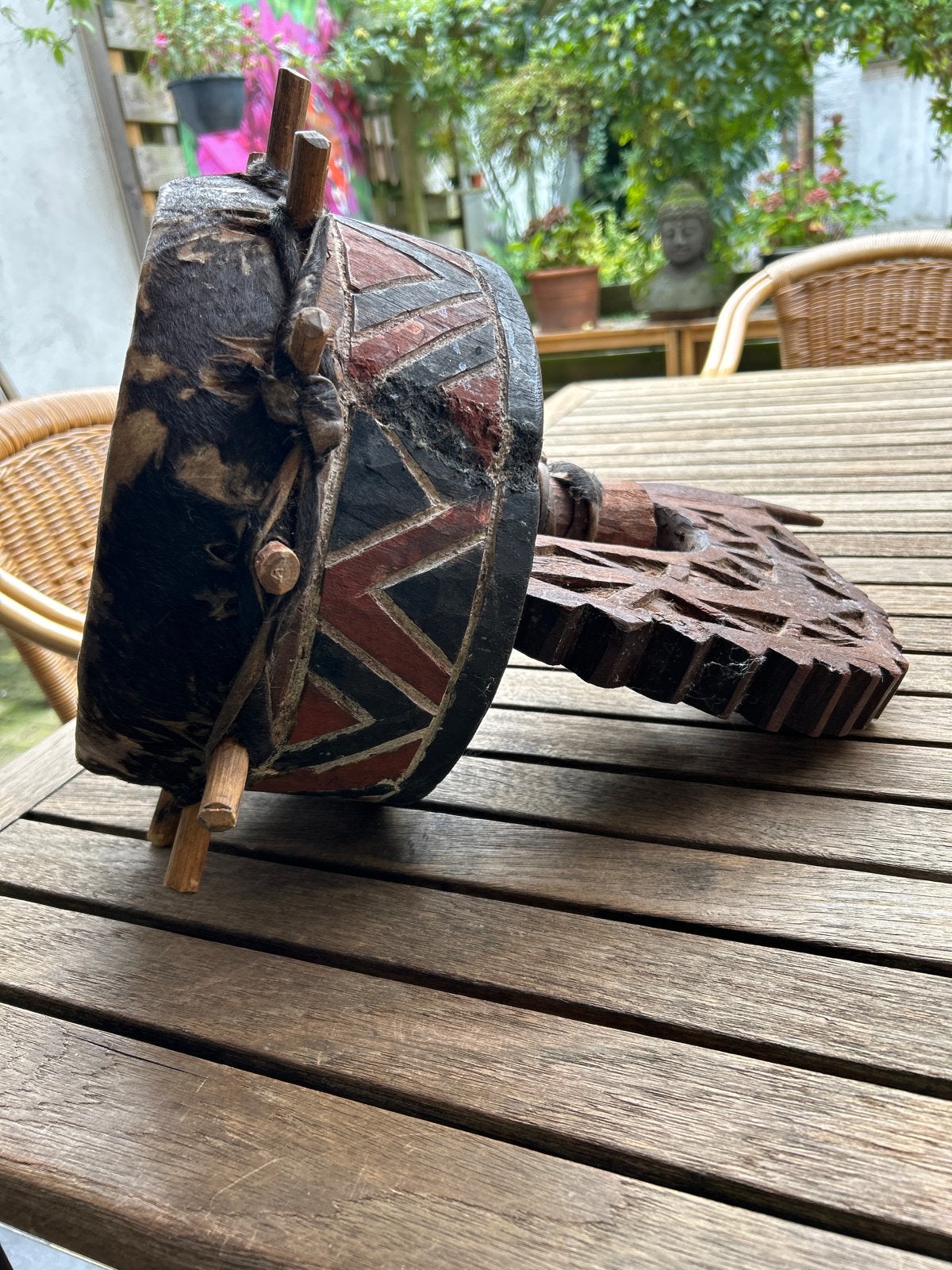 Bijzondere handgesneden houten trommel met dierenhuid, Afrika, Handgemaakt, Meerkleurig, Ophalen