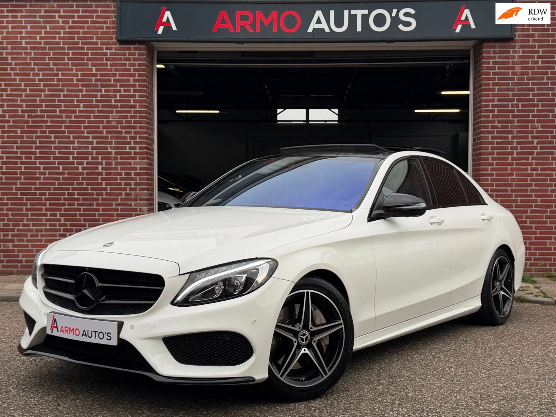 Mercedes-Benz C-klasse 250 Premium Plus | AMG | 360 | Pano |, Auto's, Automaat, Euro 6, 4 cilinders, Wit