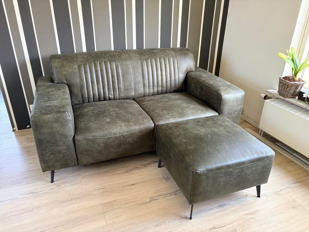 Bellagio 2-zits Bank met hocker westerngreen (nieuw), Huis en Inrichting, Ophalen, Nieuw, Leer