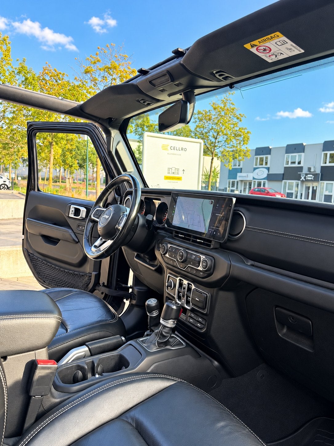 JEEP WRANGLER JL SAHARA EXTREME BLACK 1E EIGENAAR BTW AUTO, Auto's, 4 cilinders, 2500 kg, Zwart, Leder