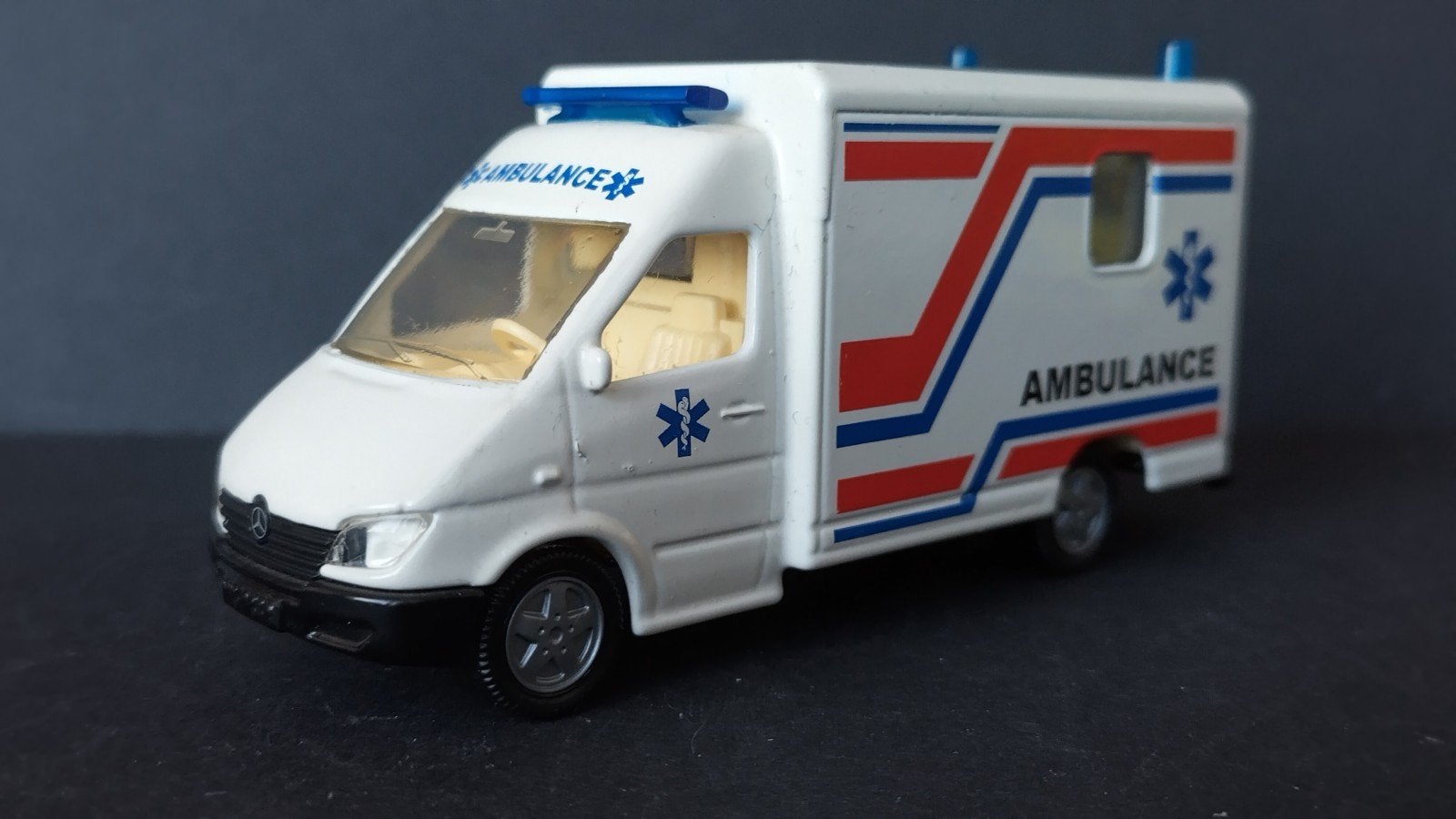 Mercedes Benz Sprinter Ambulance 1:55 Siku Pol, Auto, Verzenden, Zo goed als nieuw, Sieper