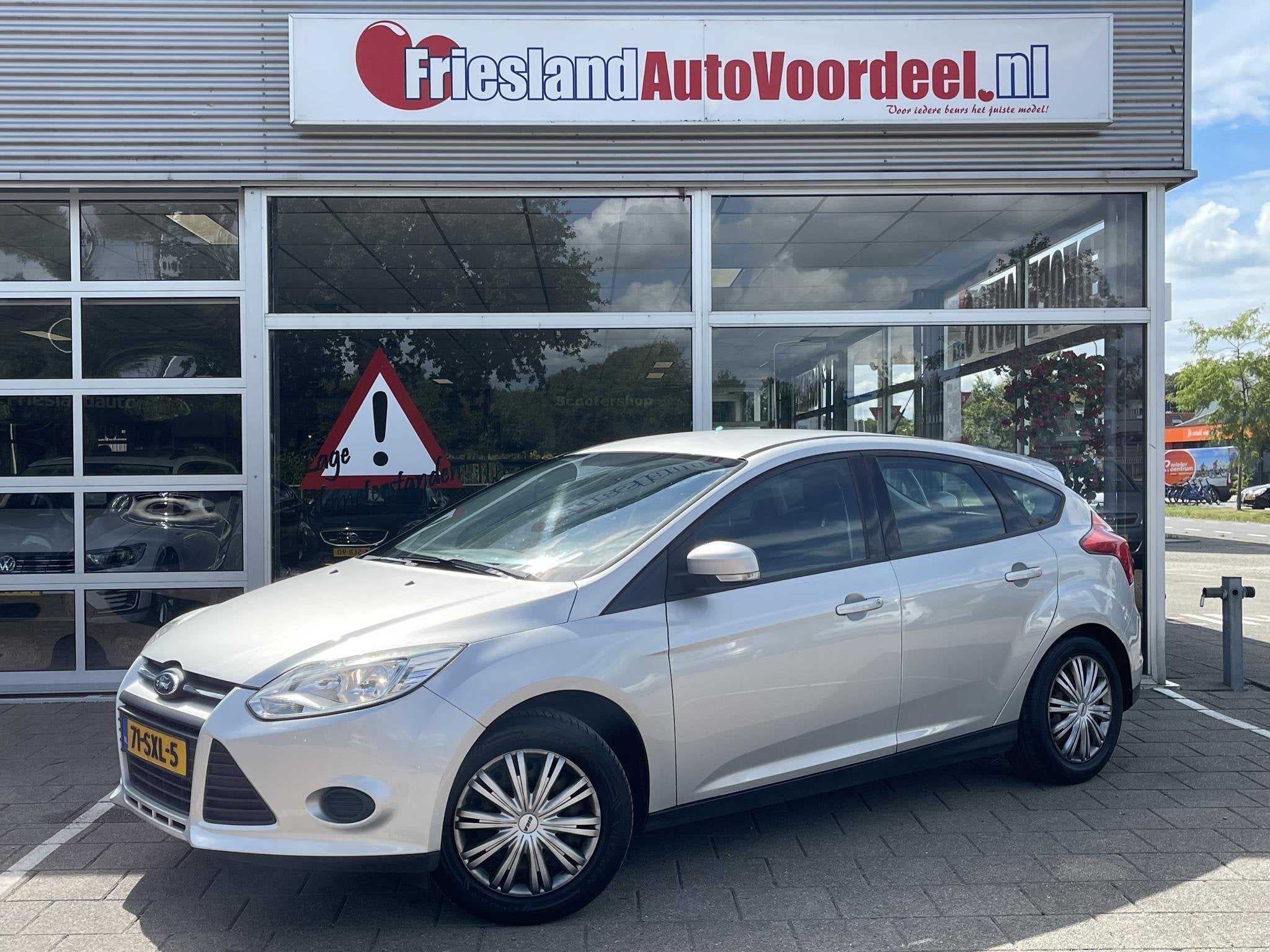 Ford Focus 1.6 TI-VCT Trend /Cruise/Airco/Trekhaak/distr. vv, Stof, Gebruikt, 4 cilinders, Met garantie (alle)