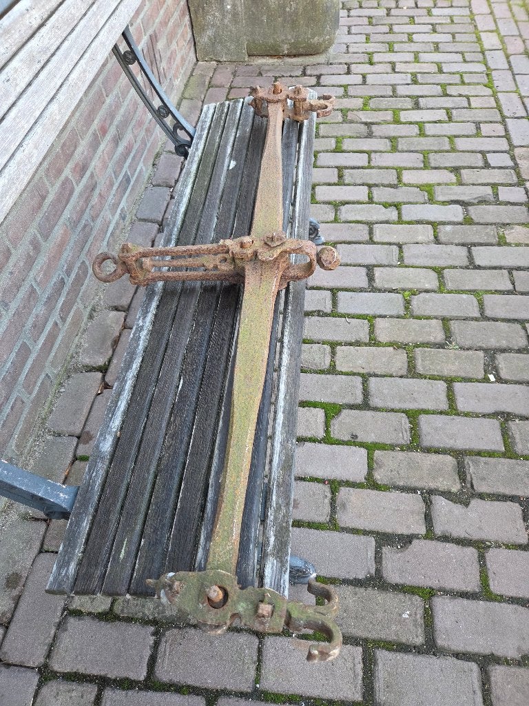 Antieke Gesmede weegschaal, Ophalen