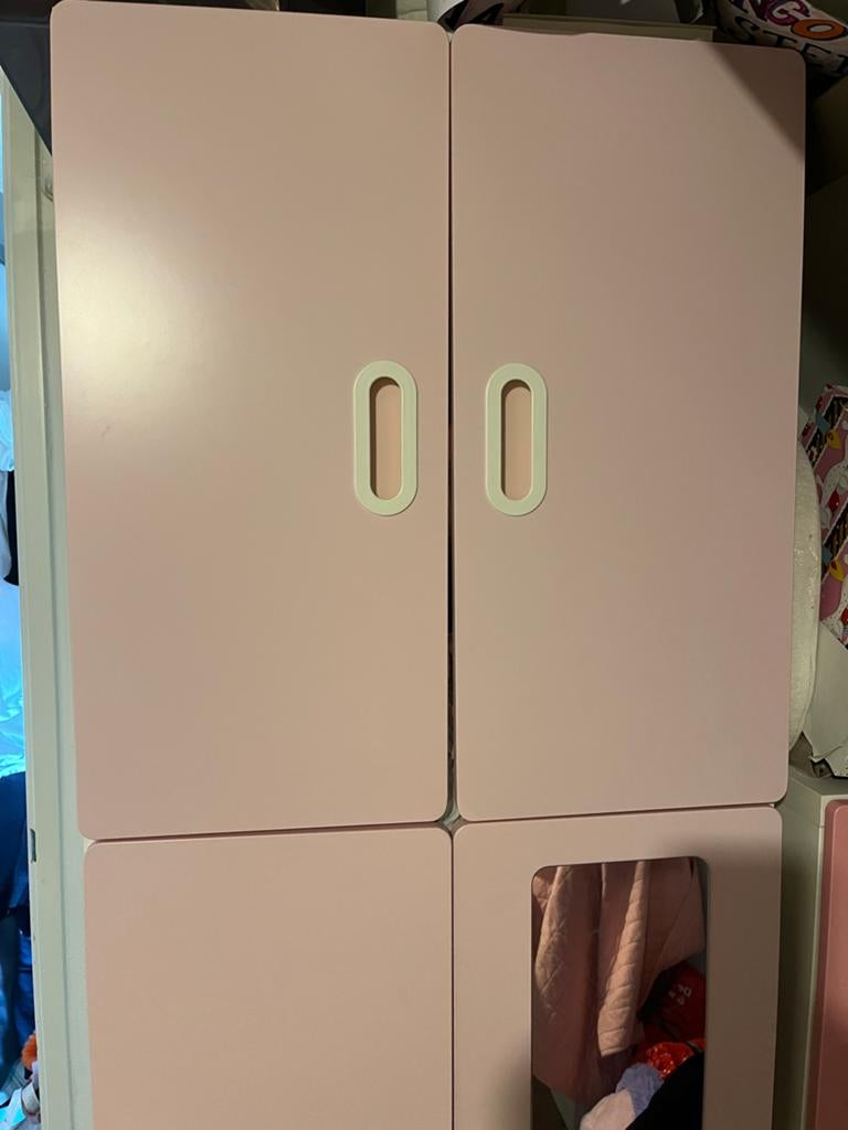 Roze ikea kledingkast met spiegel en handige handvatten, Kinderen en Baby's, Ophalen, Gebruikt, Kast, 105 cm of meer