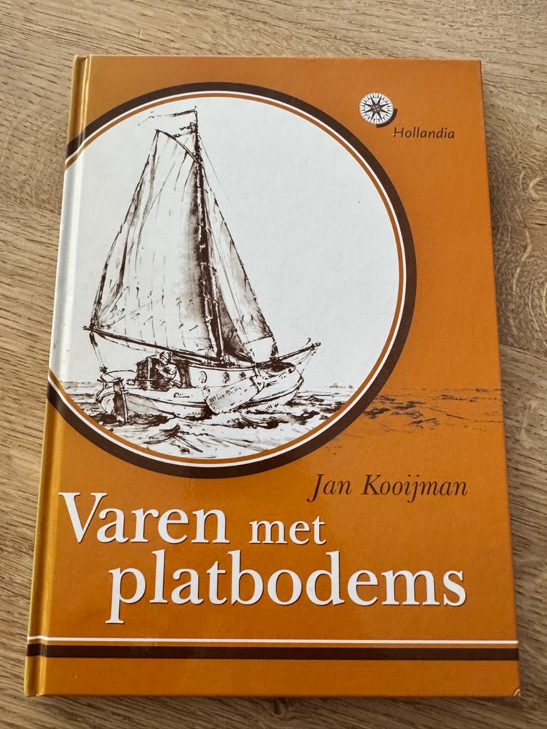 Varen met platbodems - Jan Kooijman (Hardcover), Ophalen of Verzenden, Zo goed als nieuw, Zeilboot, Boek of Tijdschrift