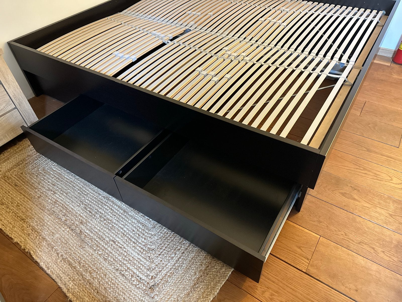 Degelijk Ikea OPPDAL 180x200 vaste 4 lades zwart/bruin, Ophalen, Gebruikt, Bruin, Tweepersoons