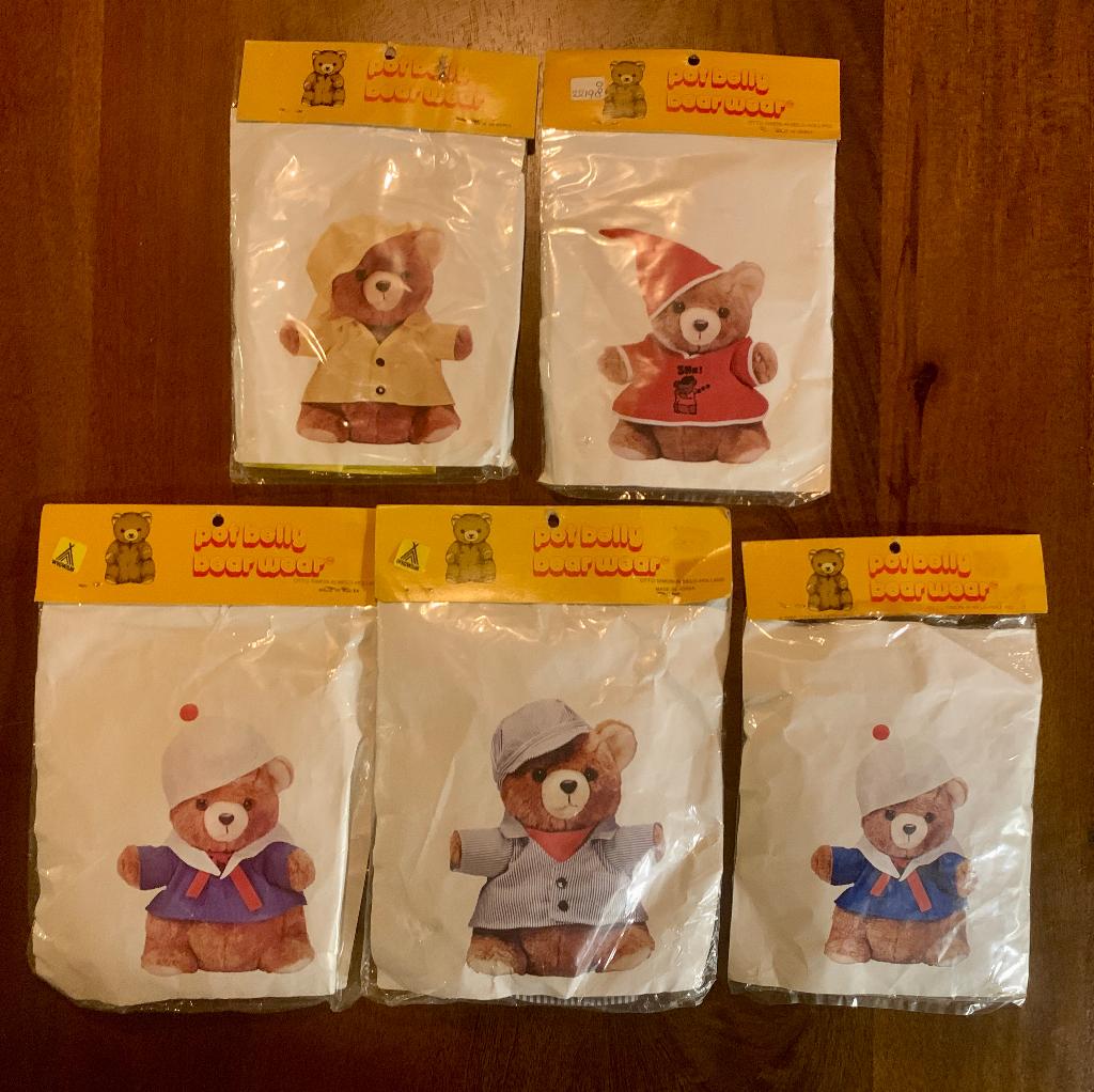 Vintage Pot Belly Bear Wear Kleding 1980 - Nieuw! Otto Simon, Verzamelen, Beren en Cherished Teddies, Ophalen of Verzenden, Nieuw