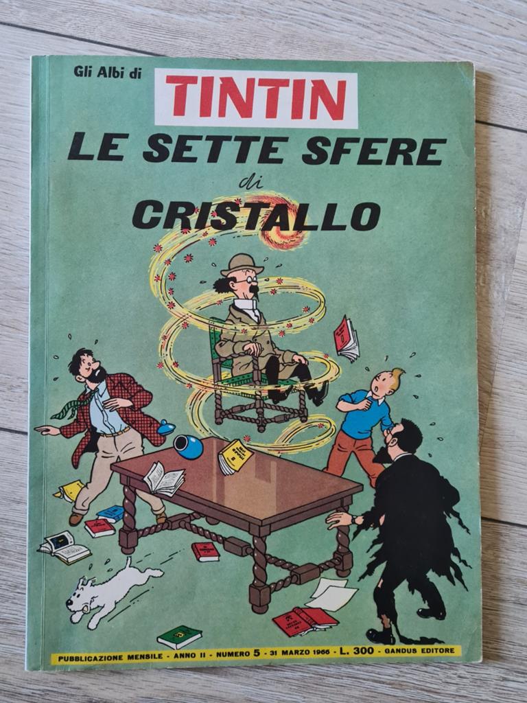 Tintin: De Zeven Kristallen Bollen (Italiaans), Boeken, Eén stripboek, Ophalen of Verzenden, Gelezen, Hergé
