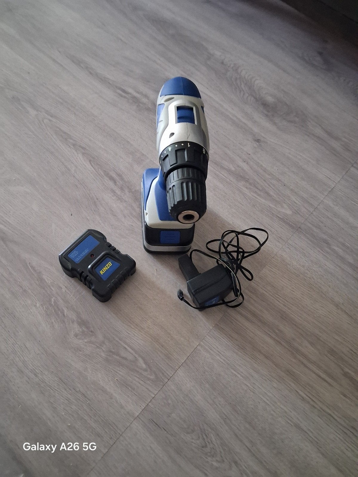 Kinzo Accuboormachine met Accu en Oplader, Gebruikt, Variabele snelheid, Ophalen of Verzenden, Boor- en Schroefmachine