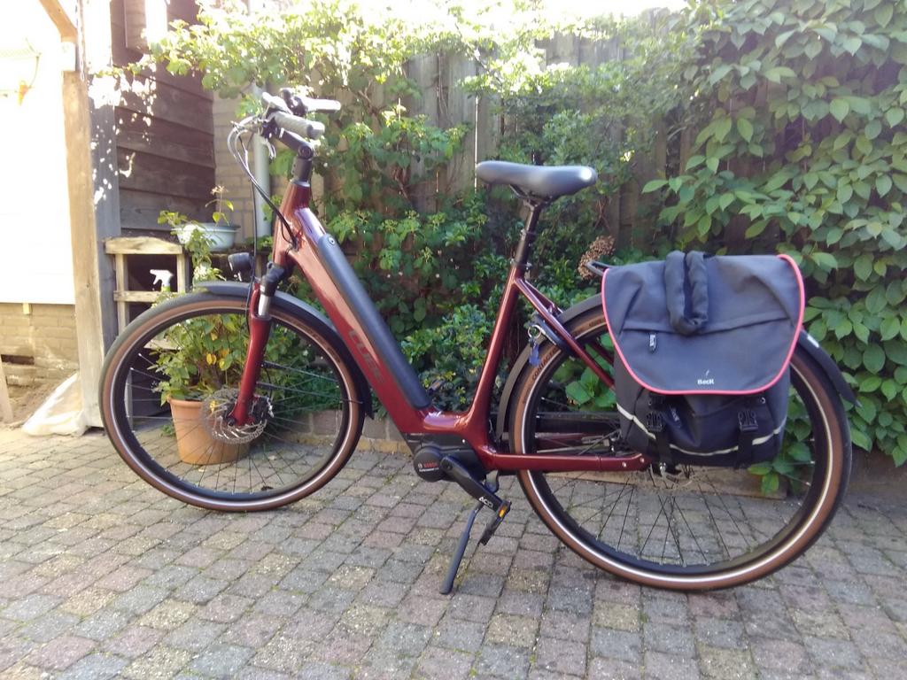Dames electrische fiets. Merk Cube, Fietsen en Brommers, Elektrische fietsen, 51 tot 55 cm, Ophalen of Verzenden, Zo goed als nieuw