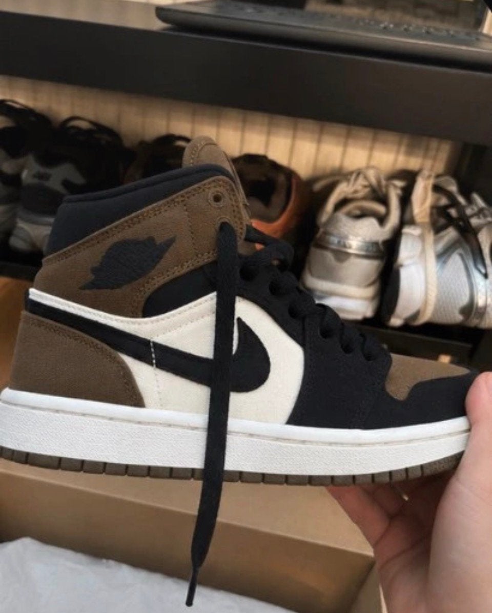 Air jordan olive, Jongen of Meisje, Schoenen, Ophalen of Verzenden, Zo goed als nieuw