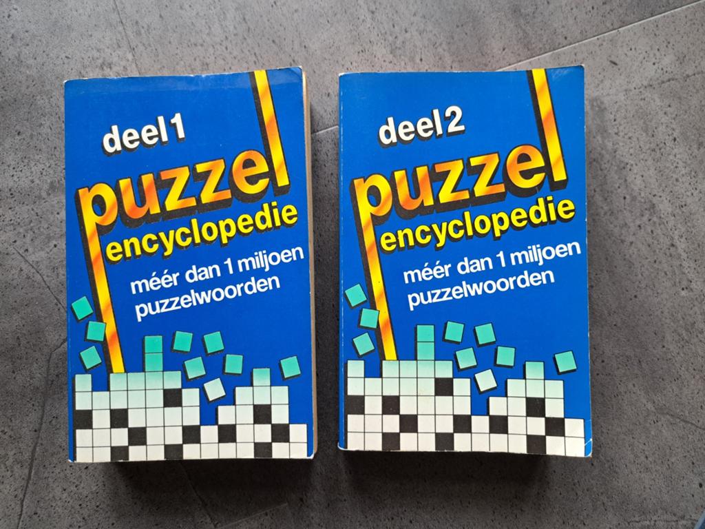 2 puzzel encyclopedieën met meer dan 1 miljoen woorden., Hobby en Vrije tijd, Denksport en Puzzels, Ophalen of Verzenden, 500 t/m 1500 stukjes