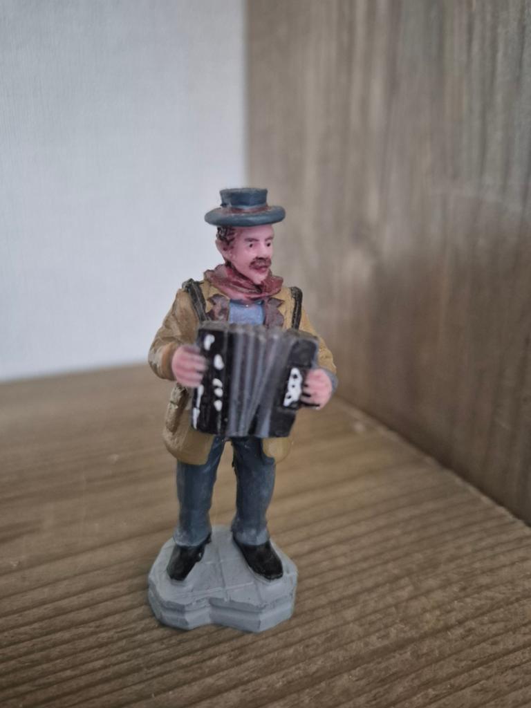 Lemax figuur 34 kerstdorp kersthuisjes, Diversen, Kerst, Ophalen of Verzenden, Zo goed als nieuw