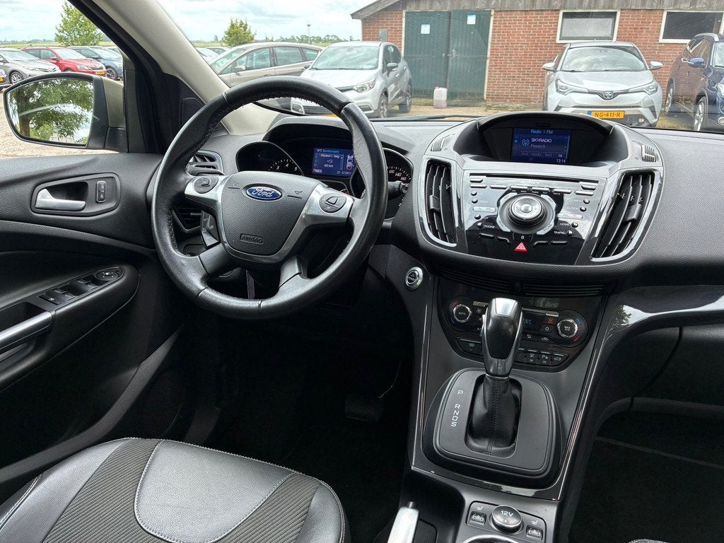 Ford Kuga 1.6 Titanium 4WD | Automaat | Pano/schuif dak + Le, Auto's, Ford, Gebruikt, Zwart, 4 cilinders, Bruin