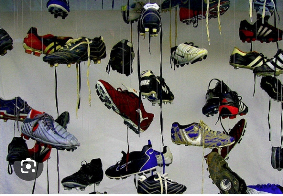gevraagd gratis diverse maten voetbalschoenen, korte broek, Ophalen, Zwart, Sportschoenen