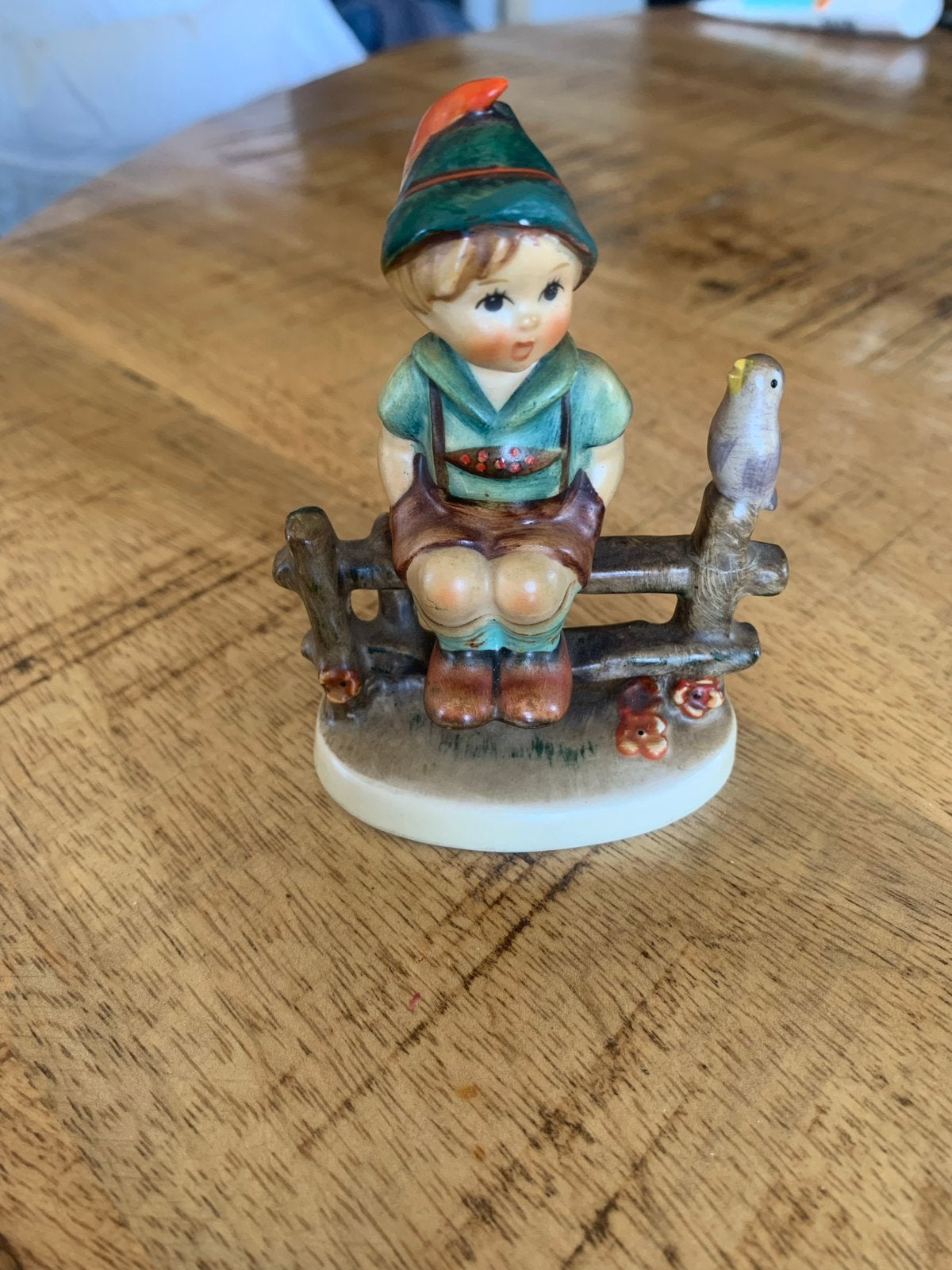 Vintage Hummel beeldje 111: Jongen op hek met vogel, Ophalen, Zo goed als nieuw, Hummel
