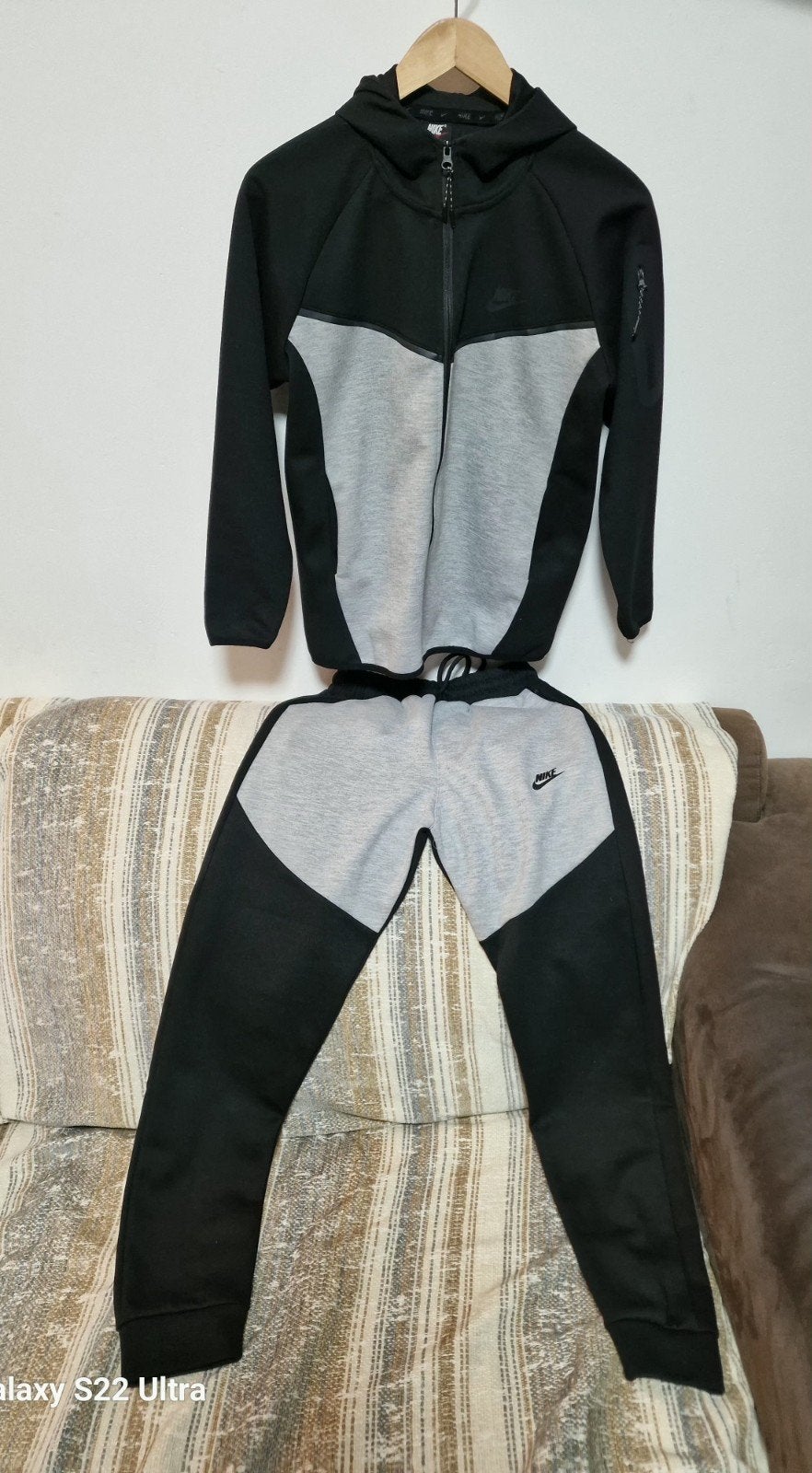 Nike Tech Fleece Trainingspak Zwart/Grijs - Maat 176, Ophalen of Verzenden, Zo goed als nieuw, Jongen of Meisje, Sport- of Zwemkleding