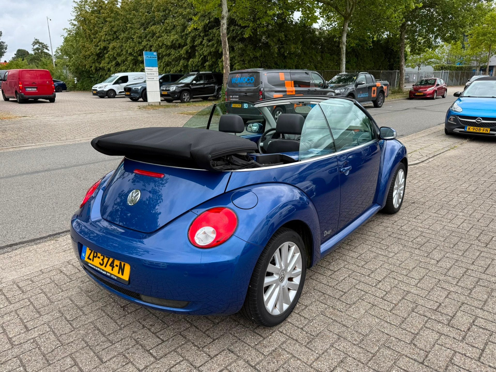 Volkswagen New Beetle Cabriolet 2.0 Trendline Automaat, Lede, Auto's, Volkswagen, 1330 kg, Gebruikt, 4 cilinders, 116 pk