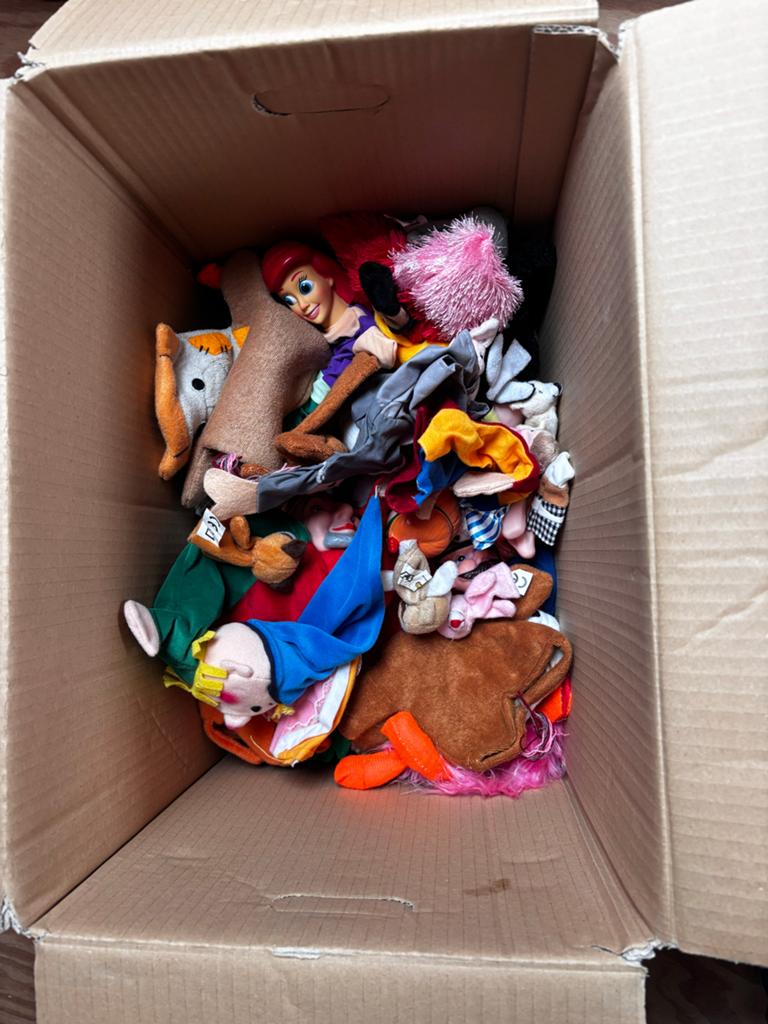 Grote doos vol handpoppen voor poppenkast en speelplezier, Verzamelen, Disney, Ophalen of Verzenden, Zo goed als nieuw