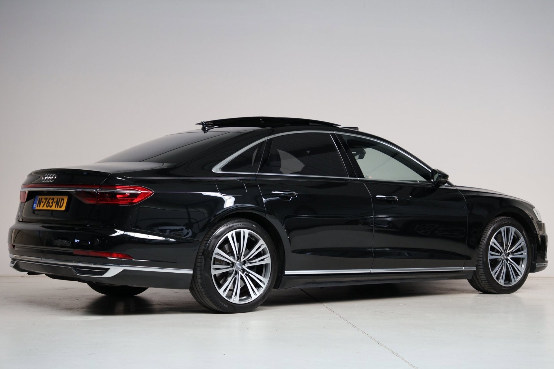 Audi A8 60 TFSI e Quattro | massage v+a | nachtzicht | 4WS |, Automaat, Dealer onderhouden, Verwarmde buitenspiegels, 2995 cc