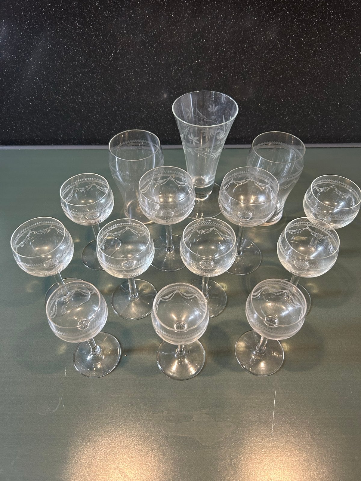 Set van 15 antieke glazen met gravures, Verzenden