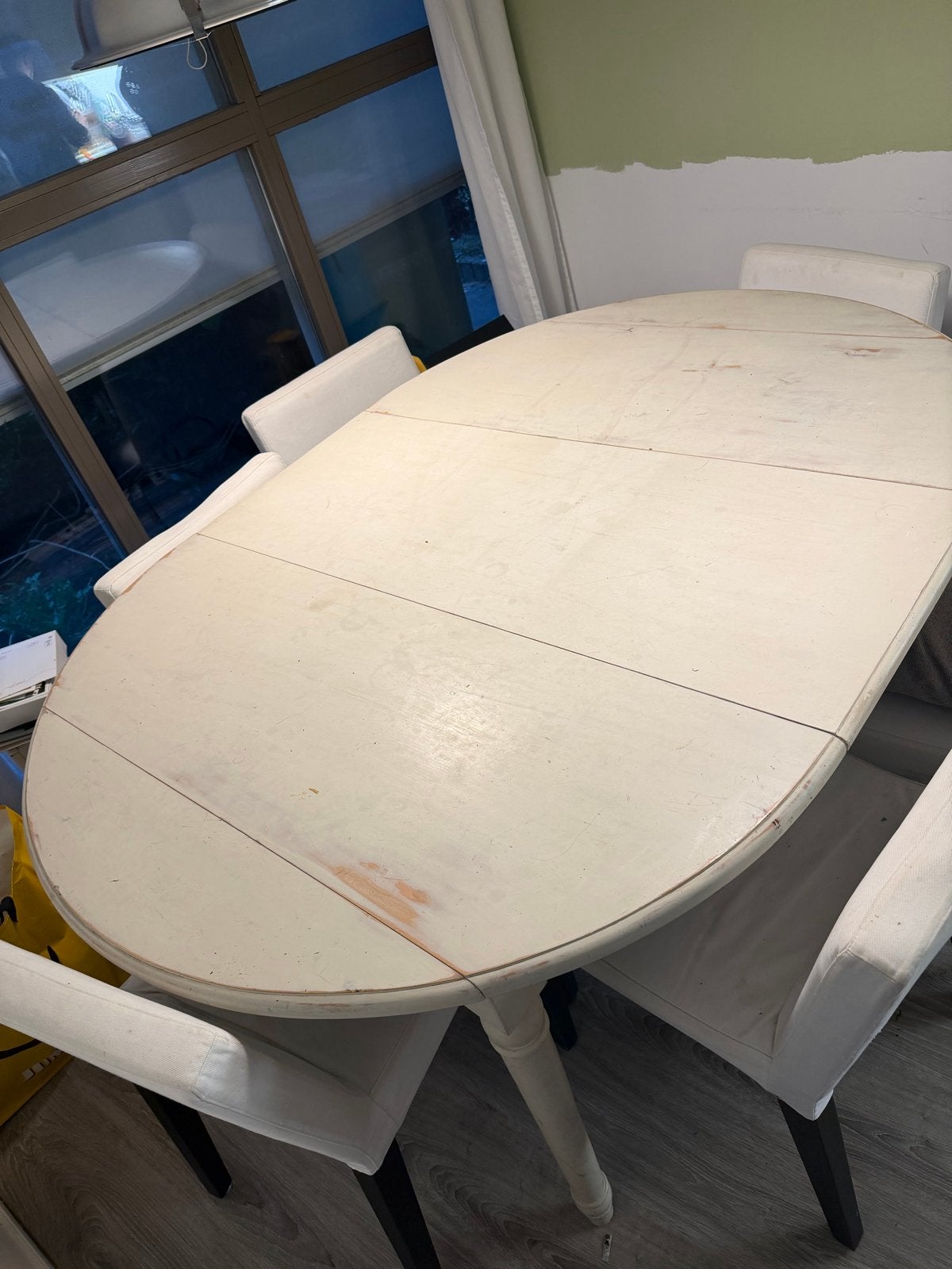 Uitschuifbare eettafel met 6 IKEA Henriksdal stoelen wit