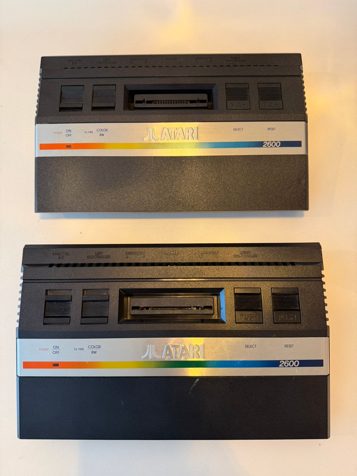 2x atari 2600 jr. werking onbekend., Spelcomputers en Games, Ophalen of Verzenden, Gebruikt, Zonder controller, Atari 2600