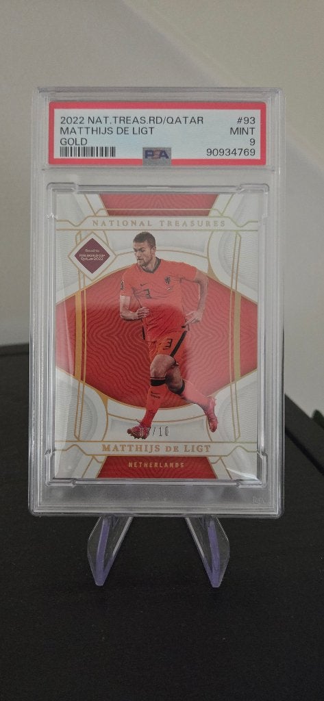 2022 Panini National Treasures Matthijs de Ligt /10 PSA 9, Verzenden, Zo goed als nieuw, Buitenlandse clubs, Poster, Plaatje of Sticker