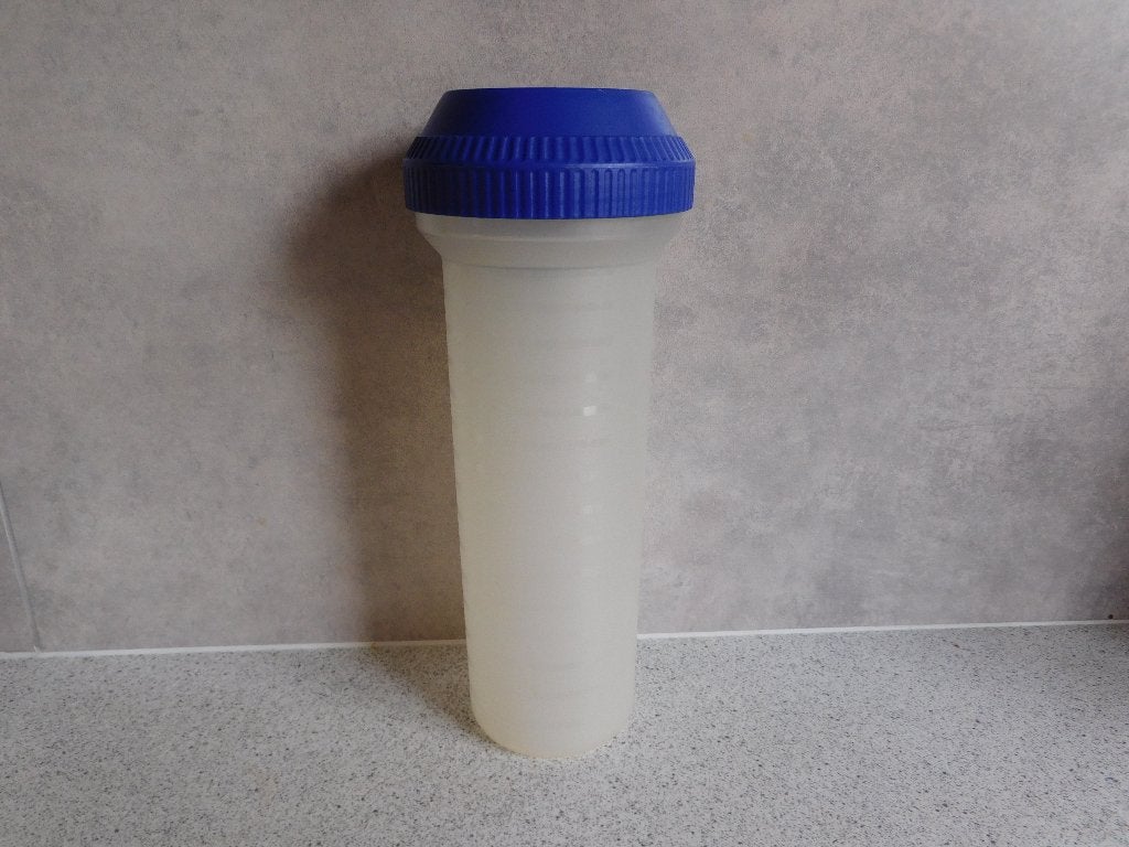 Tupperware Mix & Blend Shaker 750 ml. Blauw, Huis en Inrichting, Keuken | Tupperware, Blauw, Beker of Kan, 750 ml, Ophalen of Verzenden