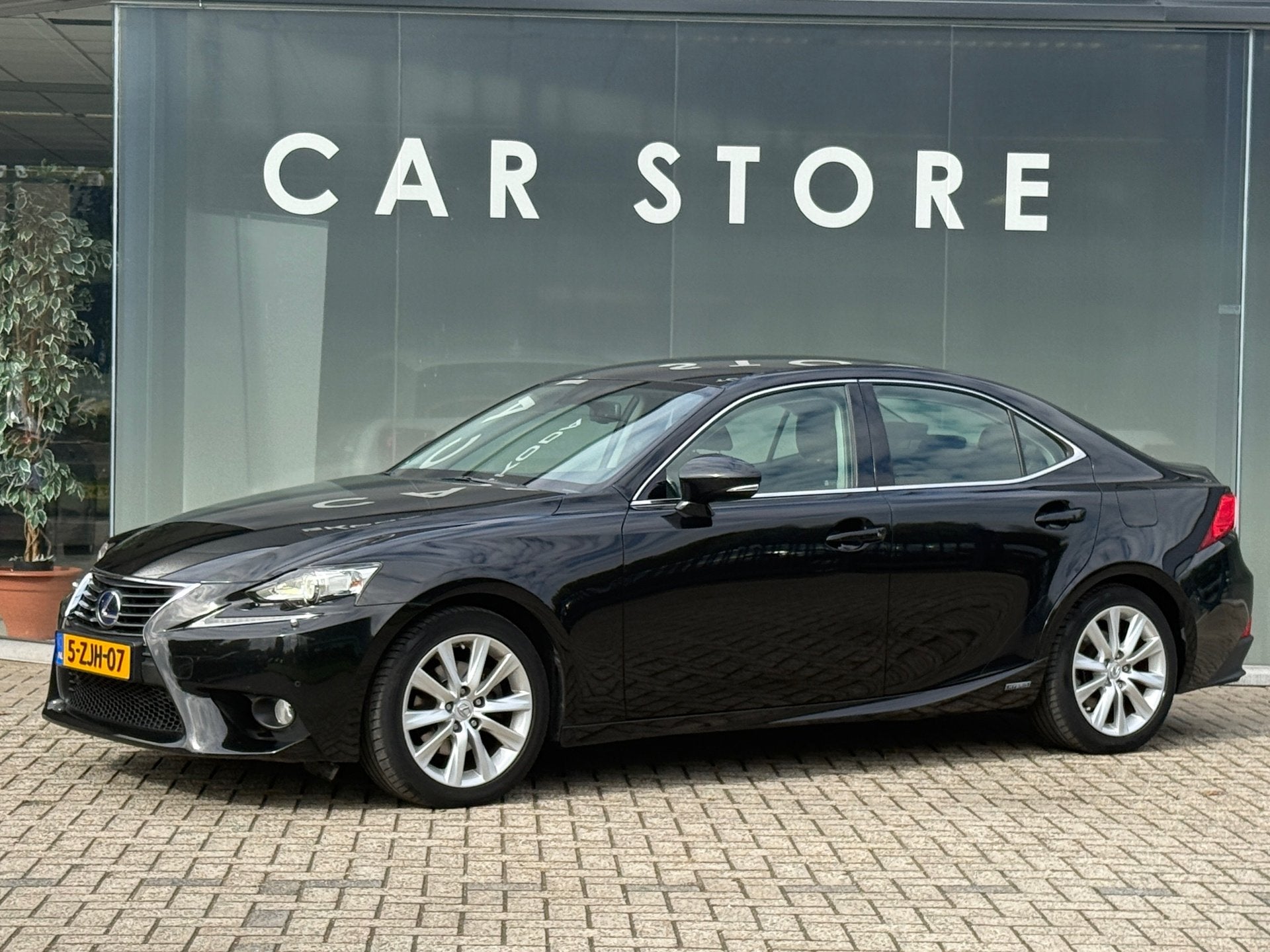 Lexus IS 300h Business Line Navi|Camera|ORG NL Auto, Auto's, Automaat, Achterwielaandrijving, Gebruikt, 181 pk