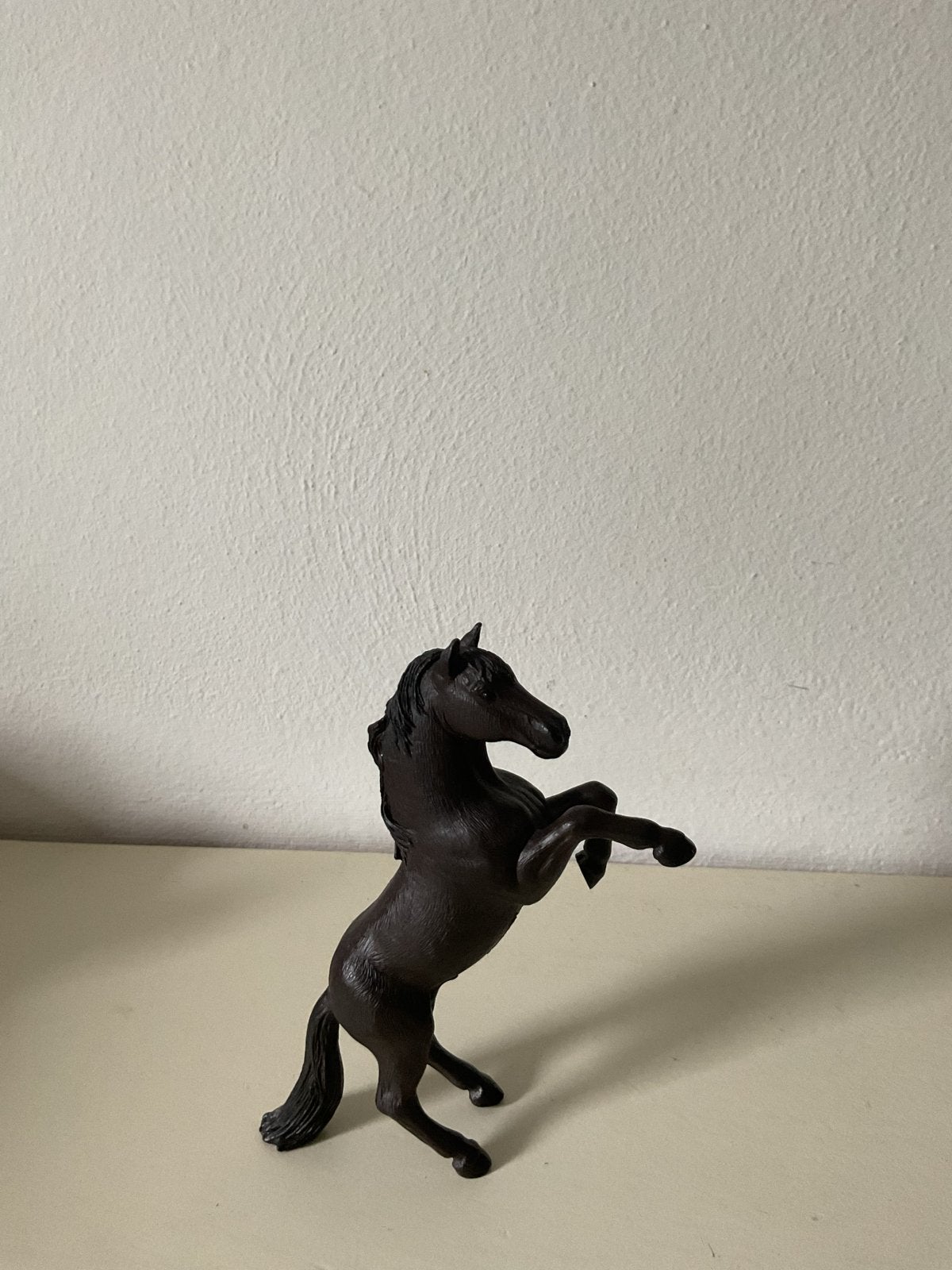 Schleich Mustang 13624 Steigerend Paard, Ophalen of Verzenden, Zo goed als nieuw, Jongen of Meisje