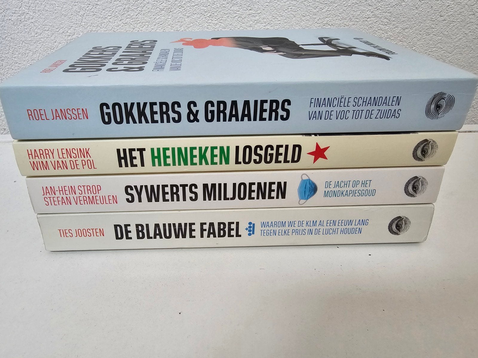 4 boeken over financiële schandalen  Nederlandse geschieden, Ophalen of Verzenden, Gelezen