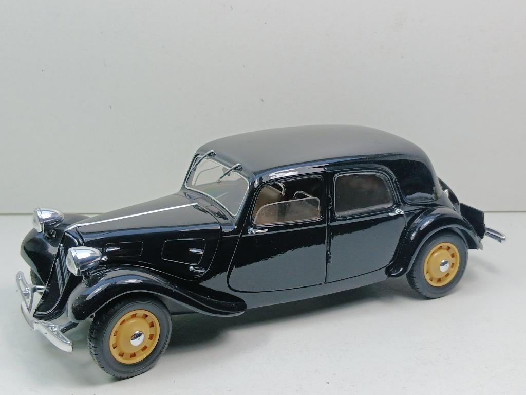 solido 1/18 citroen traction 11b, Hobby en Vrije tijd, Modelauto's | 1:18, Ophalen of Verzenden, Zo goed als nieuw, Bburago