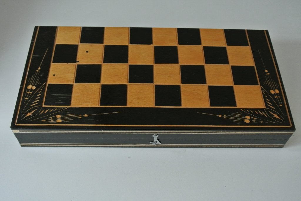 Slavisch handgesneden Schaakspel en Backgammonspel, Hobby en Vrije tijd, Een of twee spelers, Onbekend, Ophalen of Verzenden, Zo goed als nieuw