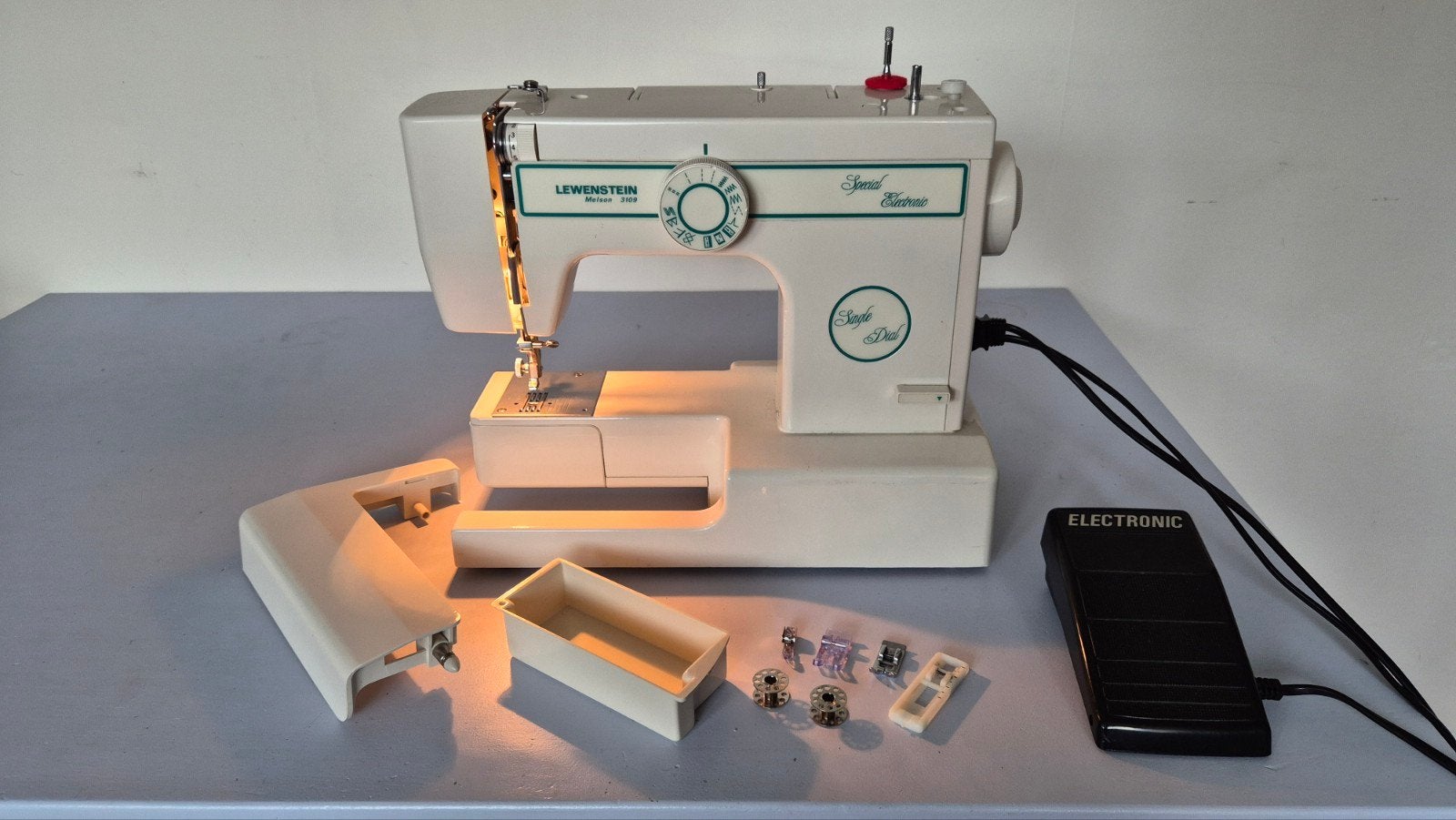 Lewenstein naaimachine, Ophalen, Gebruikt, Naaimachine, Lewenstein