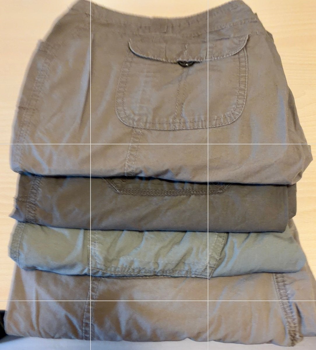 Te koop, 4 damesbroeken maat 42/44  samen voor € 3,00, Ophalen of Verzenden, Zo goed als nieuw, Maat 42/44 (L), Driekwart