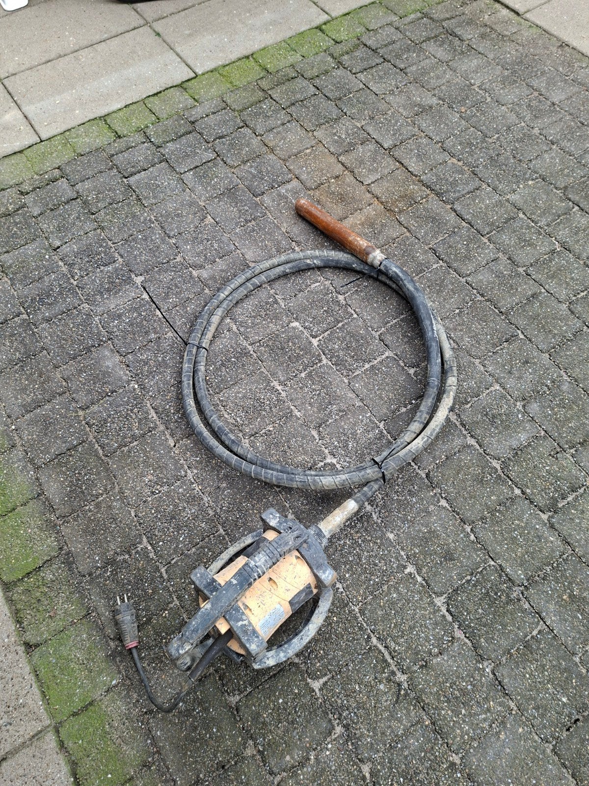 Enar Dingo Betontrilnaald - Krachtig en Goed Werkend, Ophalen of Verzenden
