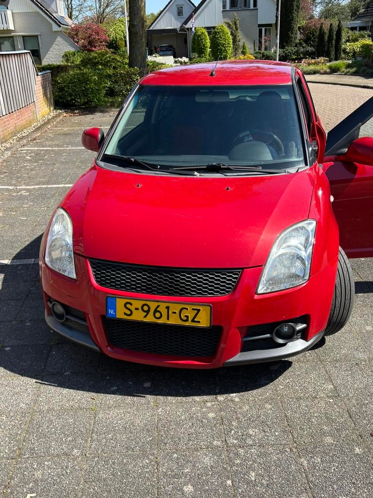 Suzuki Swift 1.6 3D Sport 2009 Rood keyless clima, Auto's, Suzuki, Voorwielaandrijving, 1005 kg, 125 pk, 40 €/maand