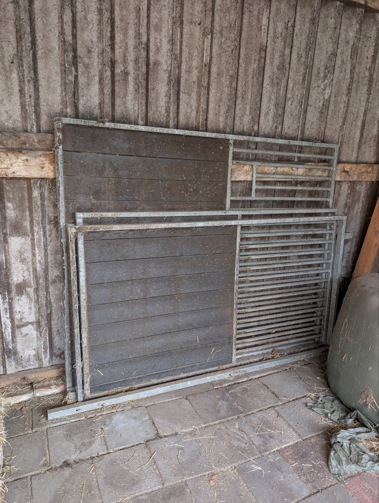 Stalwand voorwand met schuifdeur 3m breed, Dieren en Toebehoren, Ophalen, Gebruikt