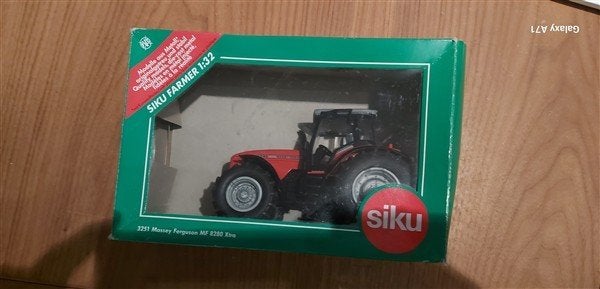 Siku 3251 Massey Ferguson MF 8260 Xtra, Hobby en Vrije tijd, Ophalen of Verzenden, Zo goed als nieuw, Tractor of Landbouw, SIKU