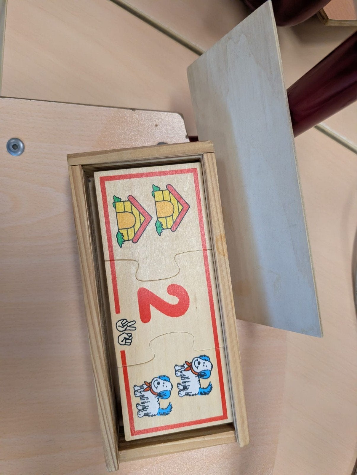 Houten puzzel '2' met hondjes en huisjes, Ophalen of Verzenden, Gebruikt, Puzzelen
