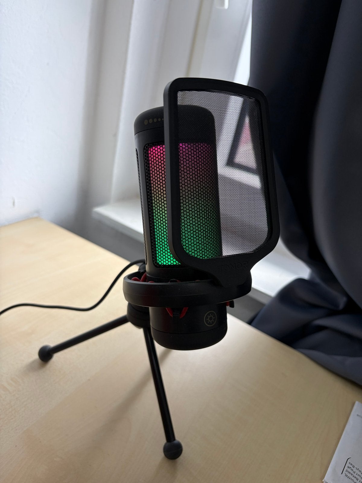 Gaming Microfoon met RGB Verlichting en Statief, Muziek en Instrumenten, Ophalen, Zo goed als nieuw, Studiomicrofoon