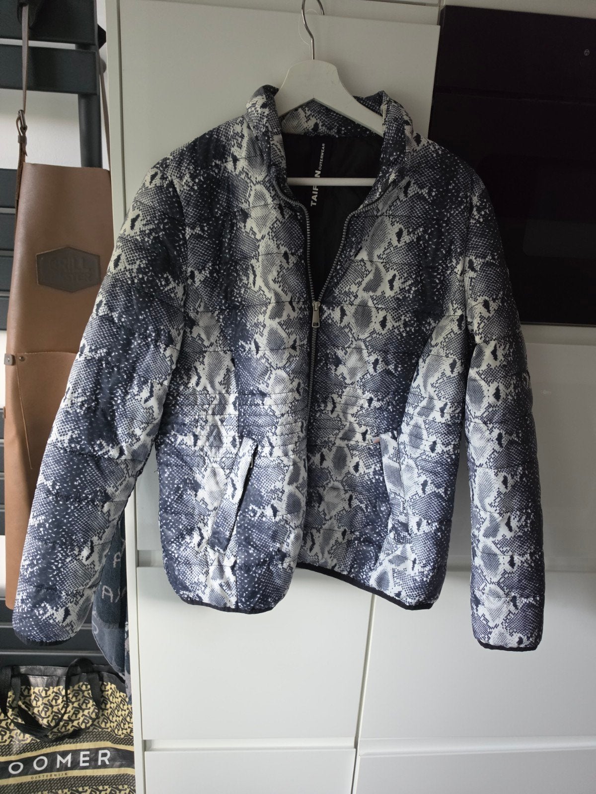 Taifun Outdoor Jas met Slangenprint, Zwart, Maat 42/44 (L), Ophalen of Verzenden, Zo goed als nieuw