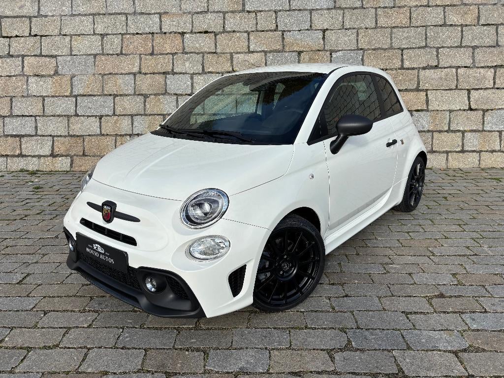 Abarth 595 1.4 T-jet 165pk | Nieuwstaat | Regazzon | Carplay, Voorwielaandrijving, Parkeersensor, 4 cilinders, Leder en Stof